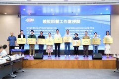 <b>老爸评测相关担任人表</b>